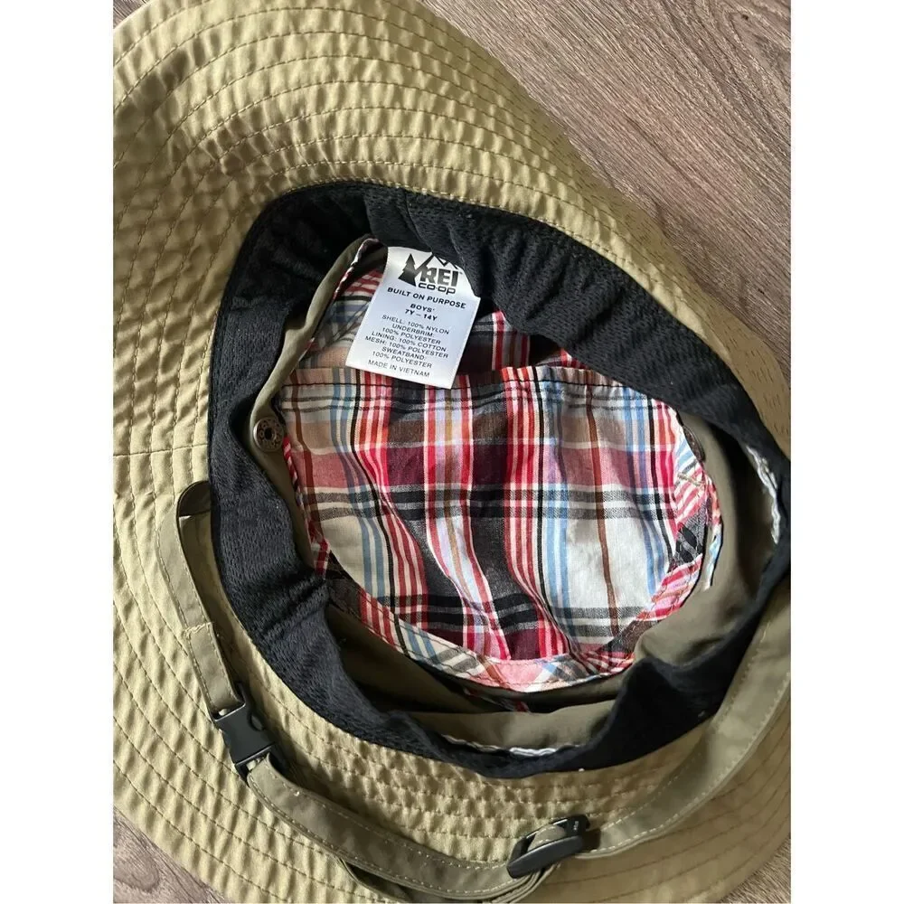 Rei Boy’s Bucklet hats size 7Y -14Y
